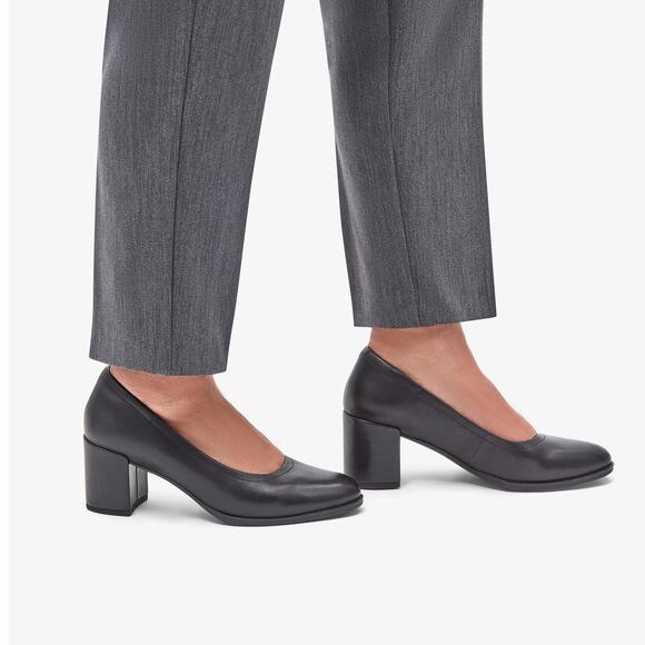 Clarks Classic Leather Slip On Block Heeled Pump Heels Black Women's Size 8 - Picture 1 of 10
